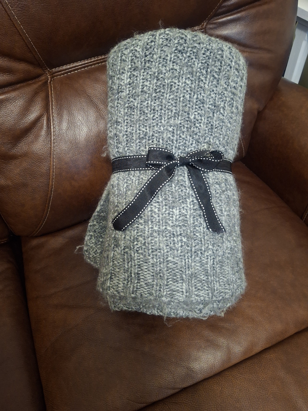 Soft Gray Knit Throw Blanket - Cozy Neutral Home Bedding